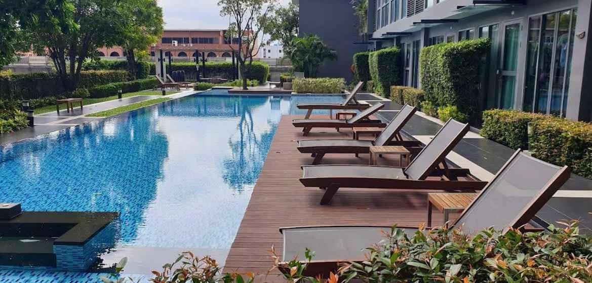 Ideo Mobi Condo Bangkok Exterior photo